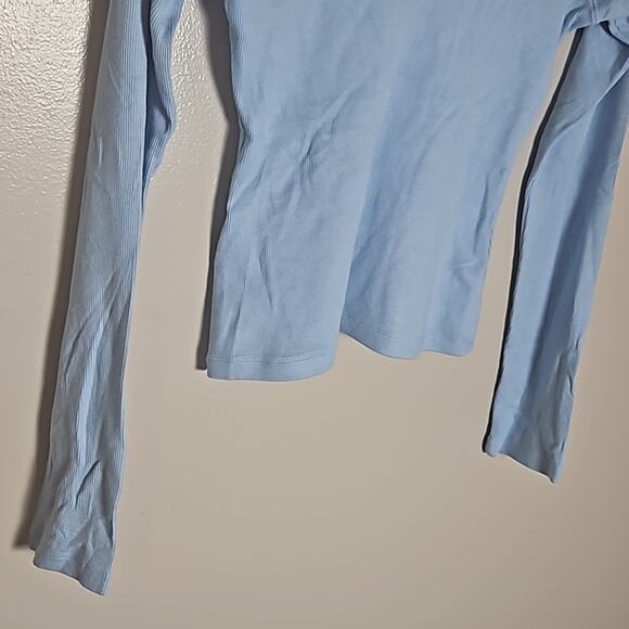 NWOT Shannen Slinky-fit tee by BDG Urban Outfitters Sz Medium Baby Blue - Picture 10 of 13